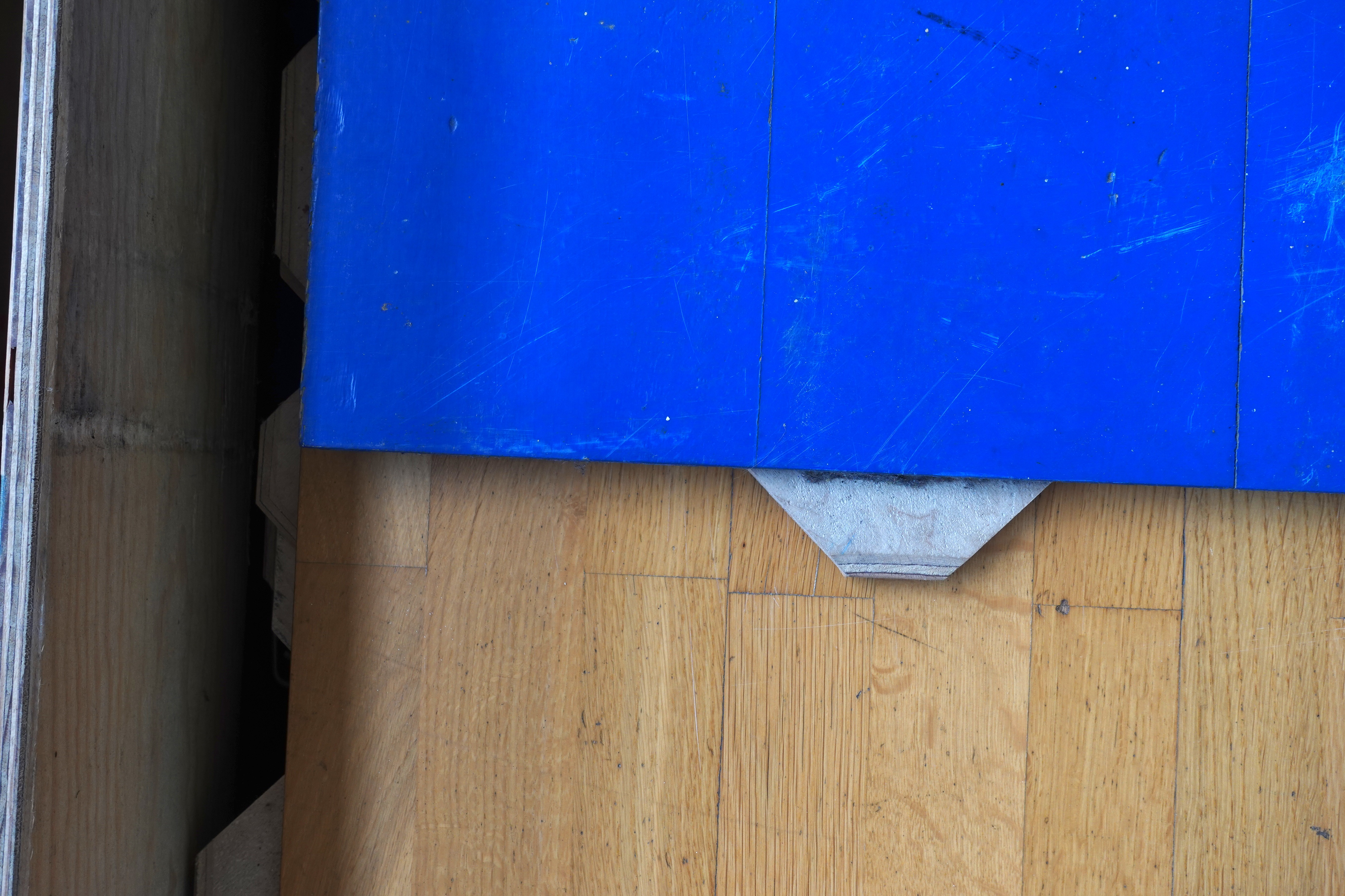 Layered construction of HARO modular flooring