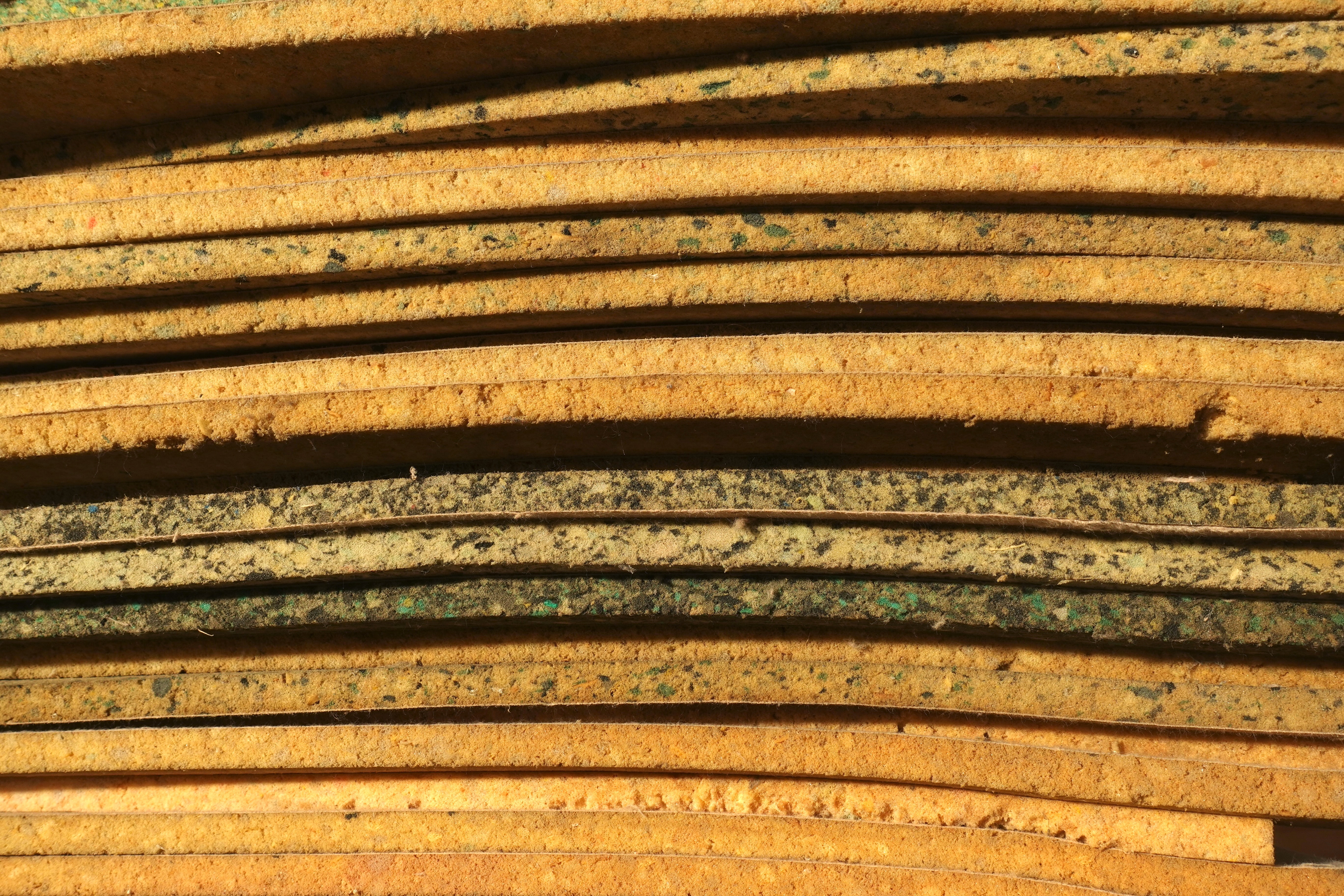 Stacked elastic sports floor underlay panels